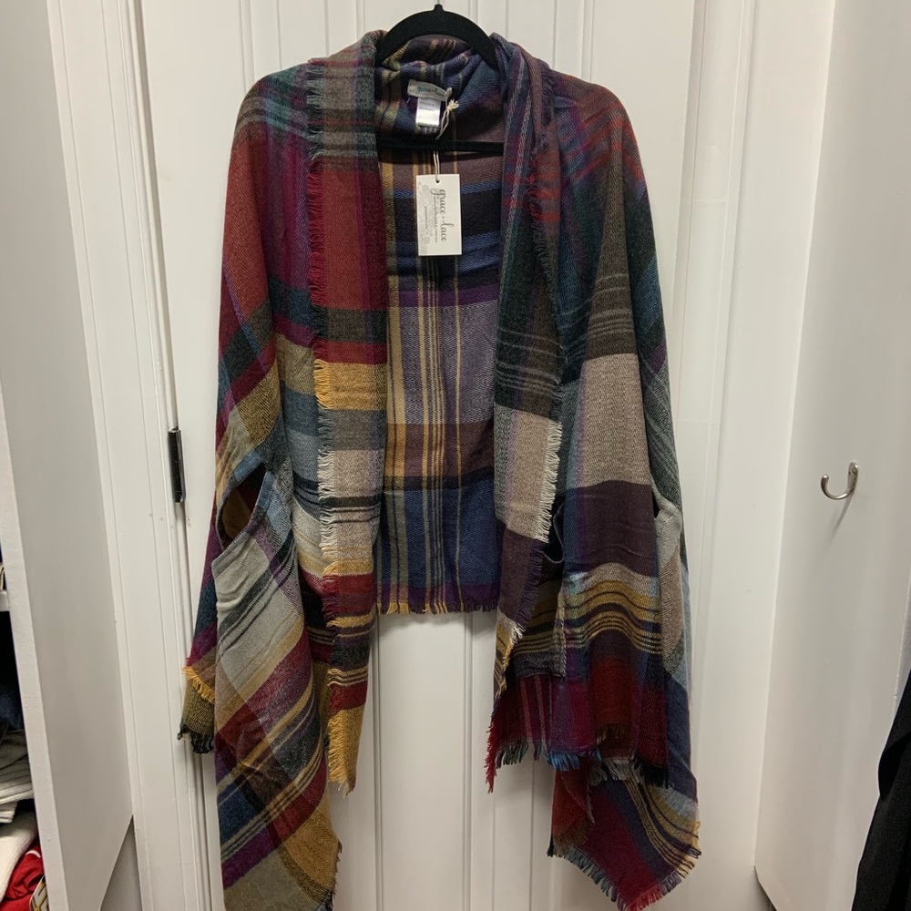 Beautiful patterned wrap!